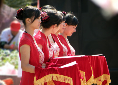 精致服务，专业为本——嘉弘传媒的全方位演艺配套解读